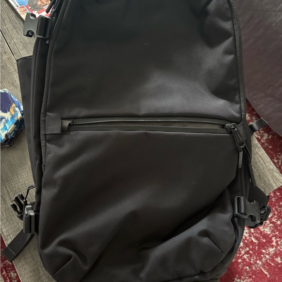 Sleek Black Men's Backpack - Picture 1 of 3